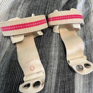 Girls hand grips for gymnastics